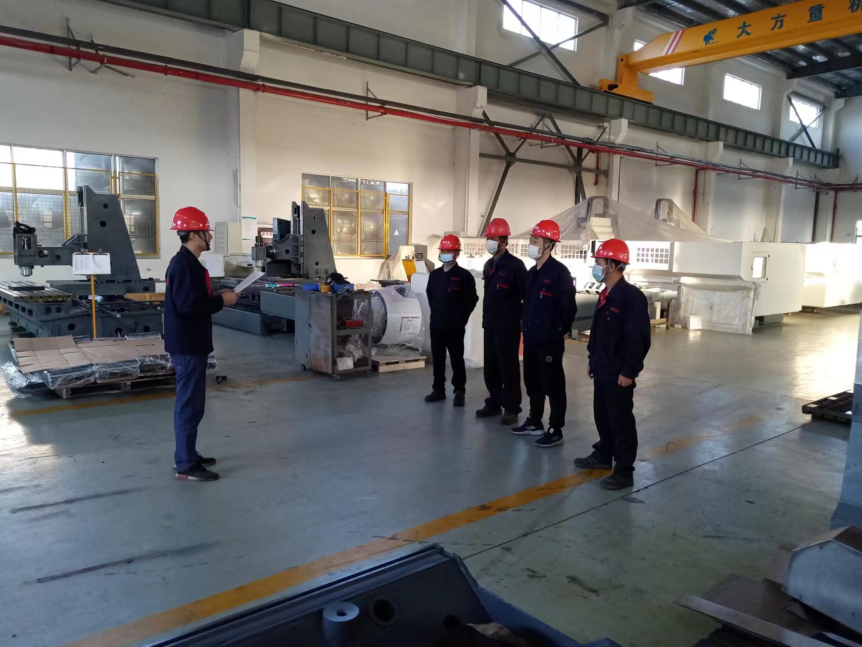 德拉赫型材加工中心消防安全日生产车间钳工小组培训演习